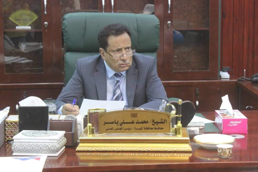 محافظ المهرة في خطوة إنسانية واحترازية من كورونا يوجه بالإفراج عن السجناء المعسرين ويتكفل بسداد ديونهم