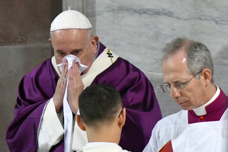 البابا فرنسيس لن يشارك في خلوة روحية لاصابته ب