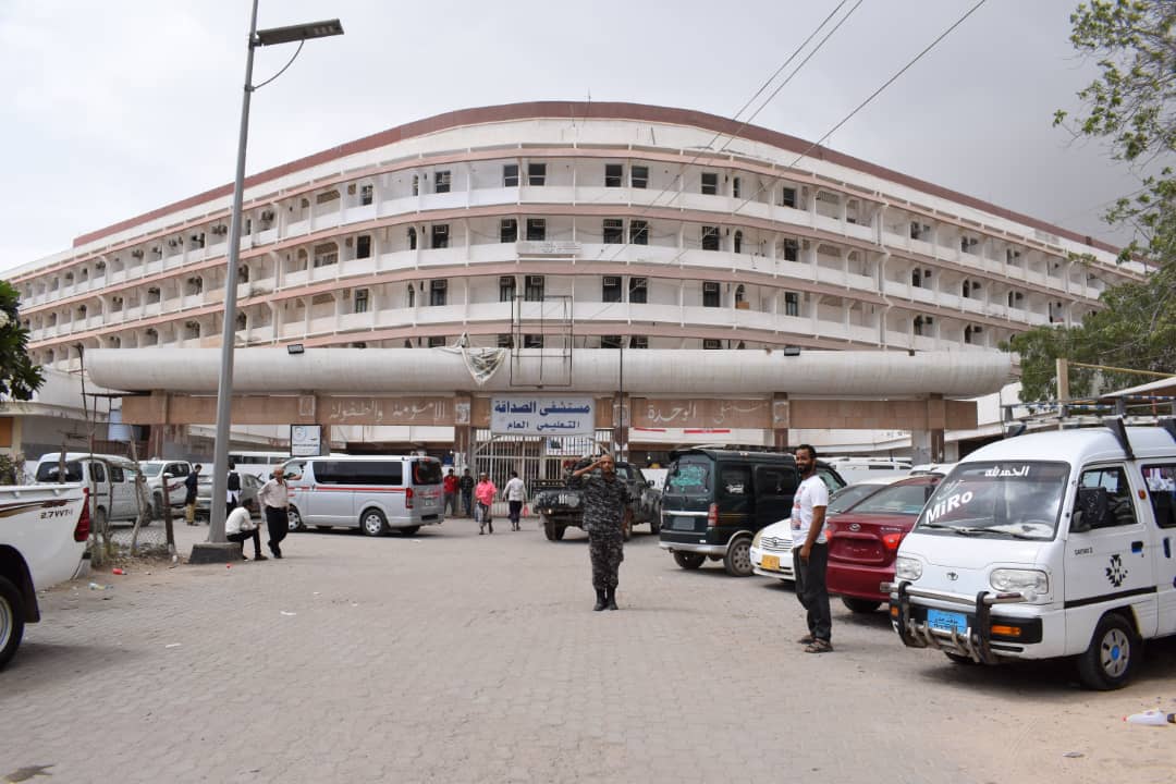 وفد من منظمة الرحمة البريطانية يزور مركز أمراض الدم وأورام الأطفال بعدن