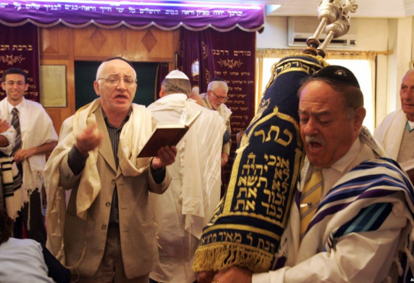 اليهود في هذه الدولة العربية يؤجلون الحج بسبب (كورونا)