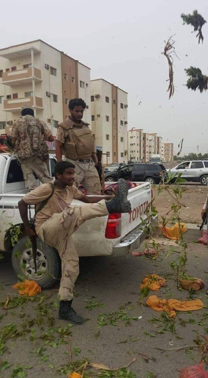 عدن تغلق ابوابها أمام القات.. ولحج تشهد ازدحاما.. فيديو