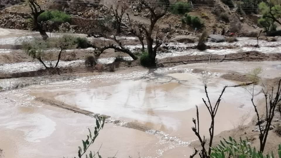 أمطار غزيرة وسيول جارفة تغمر الوديان في الضالع 