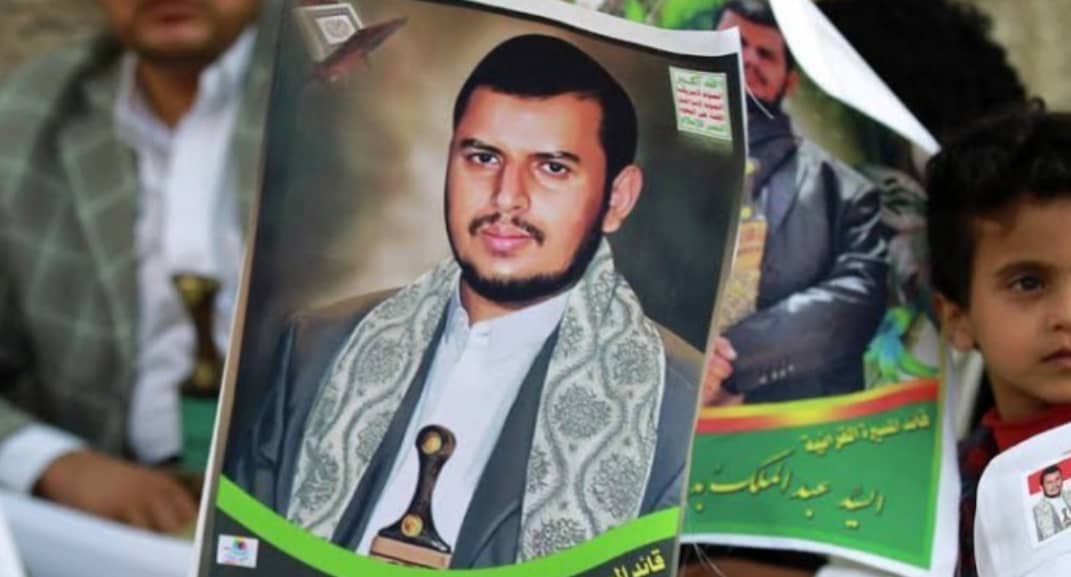 كاتب فلسطيني : يسخر من عرض الحوثي  مبادلة طيار سعودي مع معتقلي 