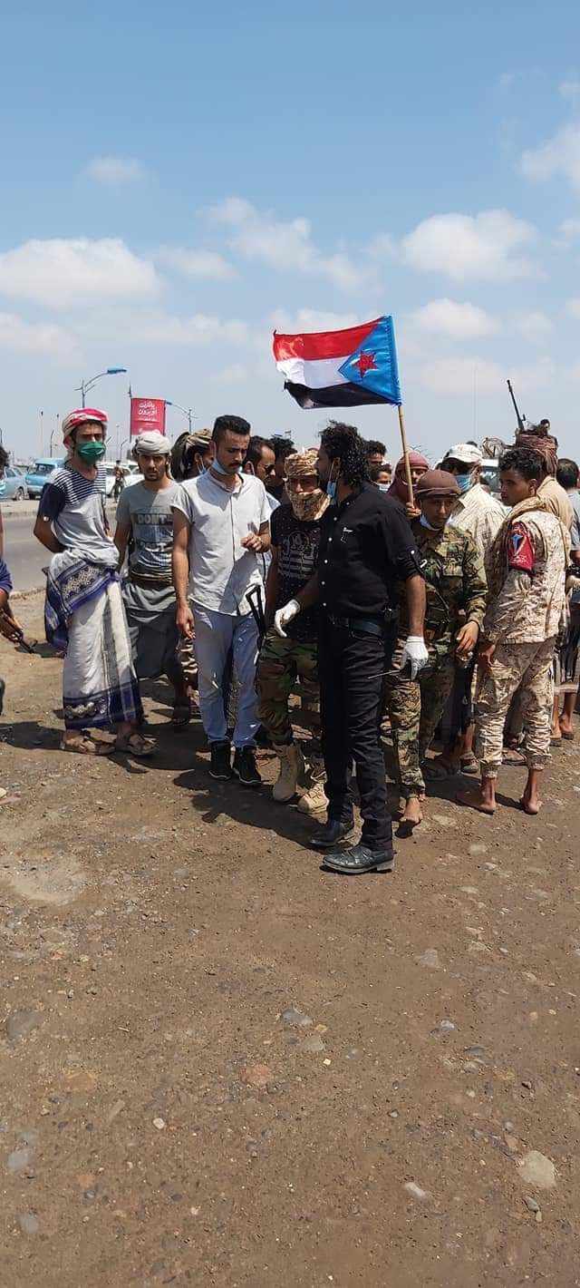 محتجون يغلقون مطار عدن..وفهد مشبق يوجه رسالة..فيديو 