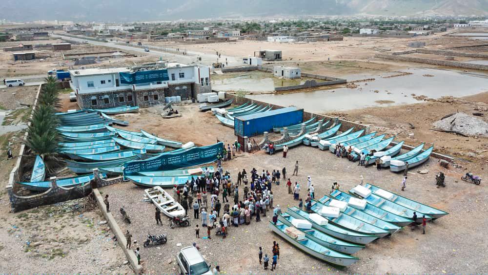 تسليم الدفعة الثانية من مشروع قوارب الصيد الحديثة . .   *