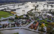 الفيضان أولا ثم الوباء: كيف تواجه قرية بريطانية التحديين