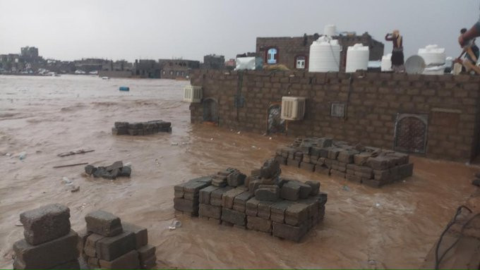 وفاة وفقدان اربع اطفال وامراة جراء السيول في مارب وسط اليمن .. ( صور + فيديو )
