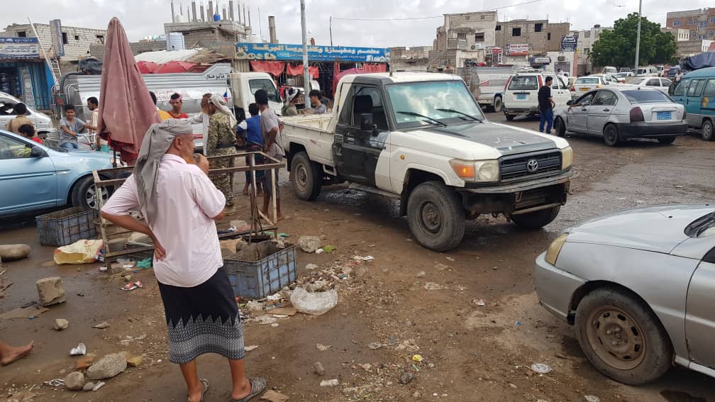 تلبية لشكاوى المواطنين..الحزام الأمني ينفذ حملة أمنية لإزالة البسطات العشوائية في الممدارة