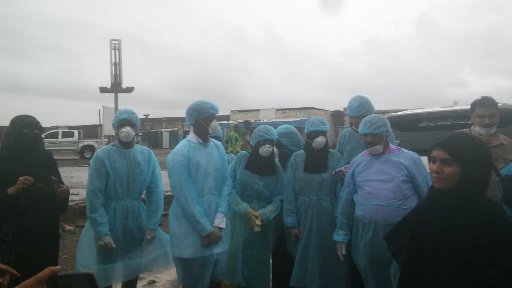 فريق من وزارة الصحة يزور قسم الحجر الصحي بمخيم خرز بمضاربة لحج 