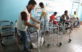 منظمة الايادي النقية تدعم جمعية معاقي لحج ب 15 كرسي متحرك