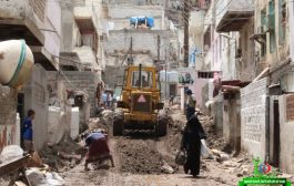 مؤسسة ابو حاتم بانافع ترفع مخلفات الأمطار في عدن