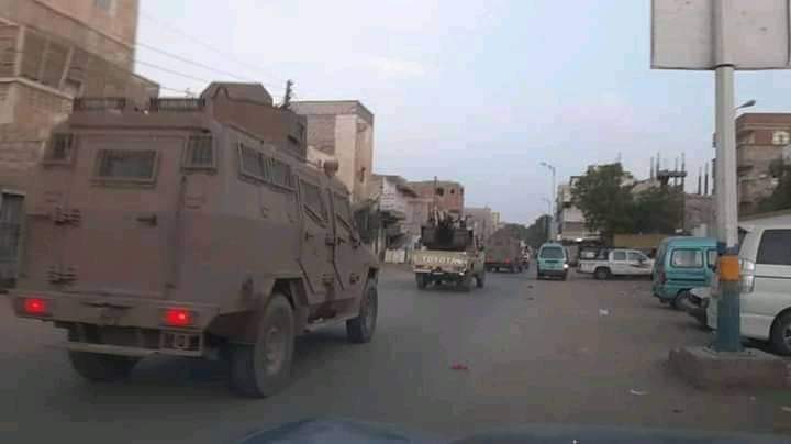 بعد اندلاع المعارك في أبين قوات العاصفة تنتشر في شوارع مديريات عدن