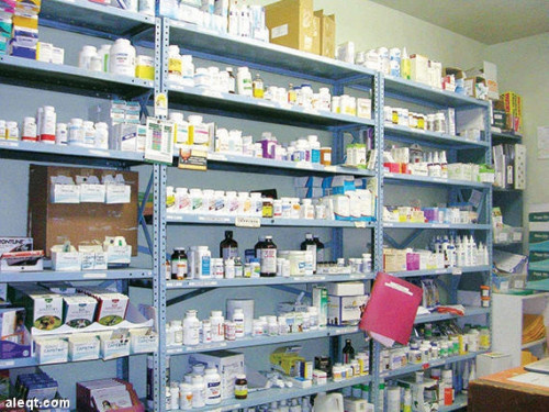 تحذيرات من نفاد بعض الأدوية في عدن ينعش تجارة  السوق سوداء