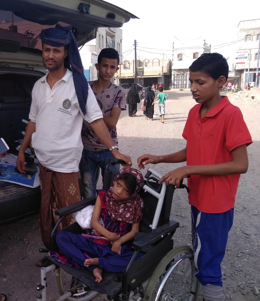 في بادرة إنسانية انتقالي الحوطة يدعم طفلة معاقة 