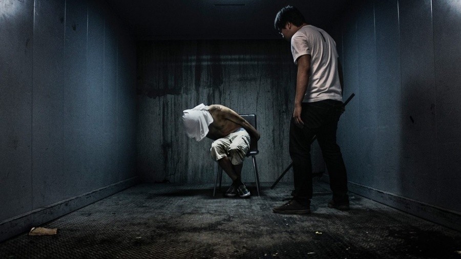 منظمة دولية تكشف فضائع وجرائم تعذيب مروعة داخل سجون الشرعية