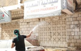 الأول عمالقة ينفذ حملة رش وتعقيم لشوارع عدن