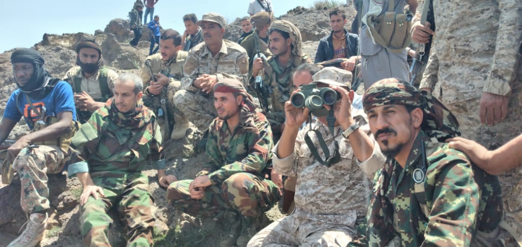 قائد المنطقة العسكرية الرابعة يتفقد جبهات القتال شمال محافظة الضالع