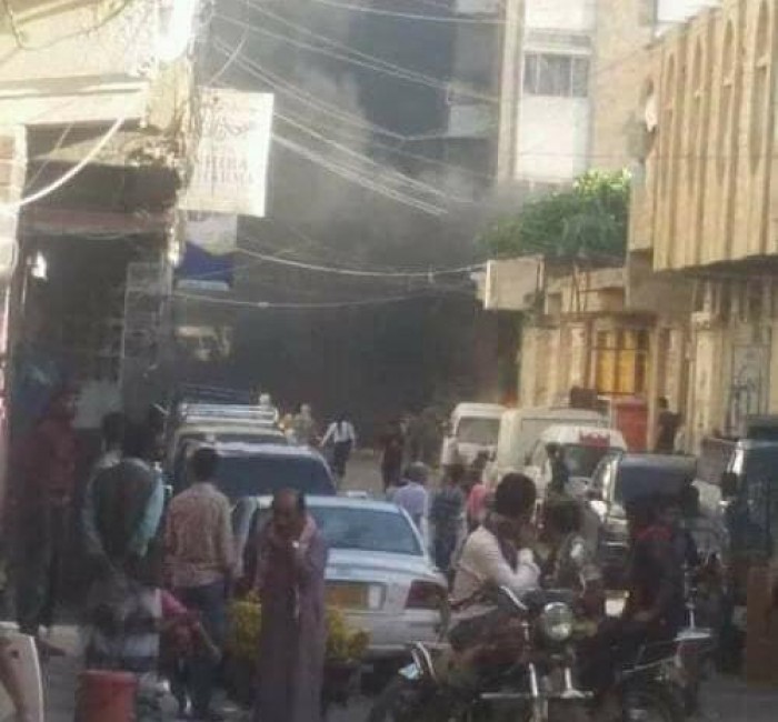 مجهولون يحرقون سوق قات القبة بتعز.. بعد يوم من وقوع جريمة قتل
