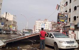 شاهد ما احدثته الرياح والرعود من أضرار في عدن فجر اليوم