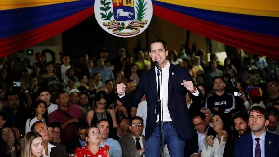 فنزويلا تعلن وجود زعيم المعارضة غوايدو بالسفارة الفرنسية في كراكاس وباريس تنفي