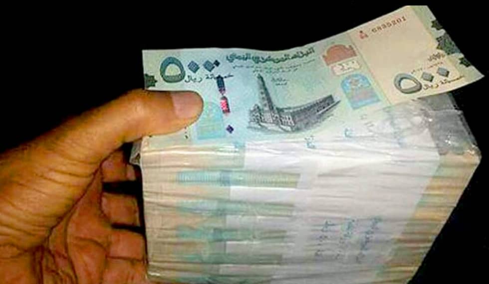كارثة .. الدولار في اليمن يكسر حاجز 800 ريال ومحلات الصرافة تغلق أبوابها