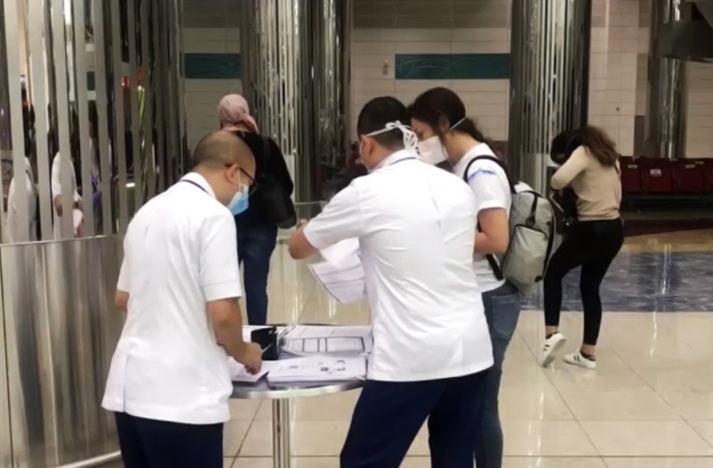 الإمارات تسهم في جمع طبيبة تونسية بأسرتها