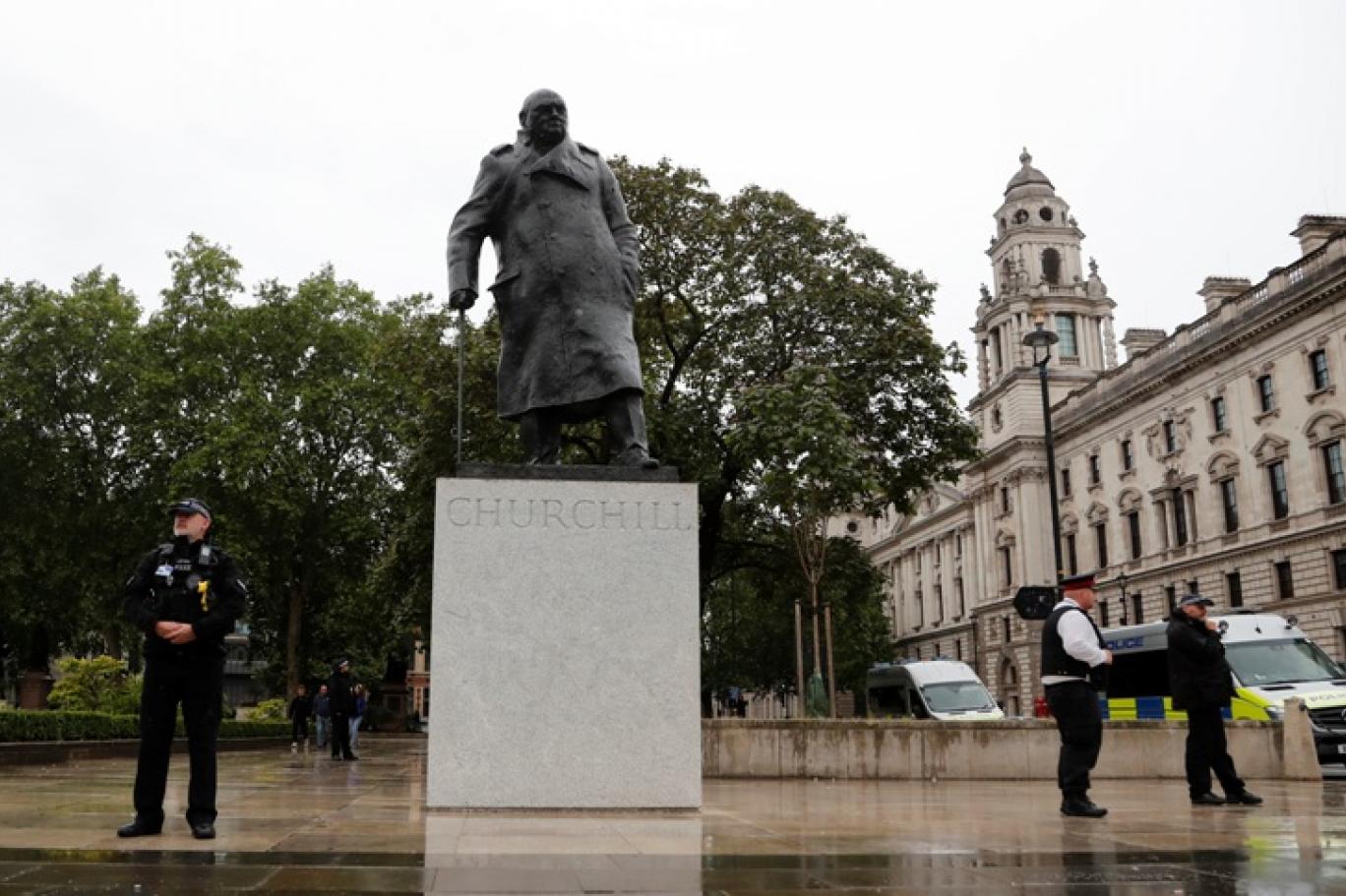 اليمين المتطرف يعود إلى الشارع ويتوغل في الحكومة