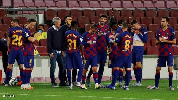 مدرب برشلونة يعترف بخلافاته مع اللاعبين: نحن في سيرك