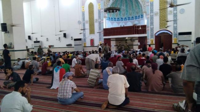 نبيل القعيطي يوارى الثرى بمقبرة الرضوان..وزغاريد اهله تودعه لمثواه الاخير 