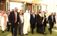 صحيفة تكشف عن رسائل متناقضة من الرئيس هادي للانتقالي
