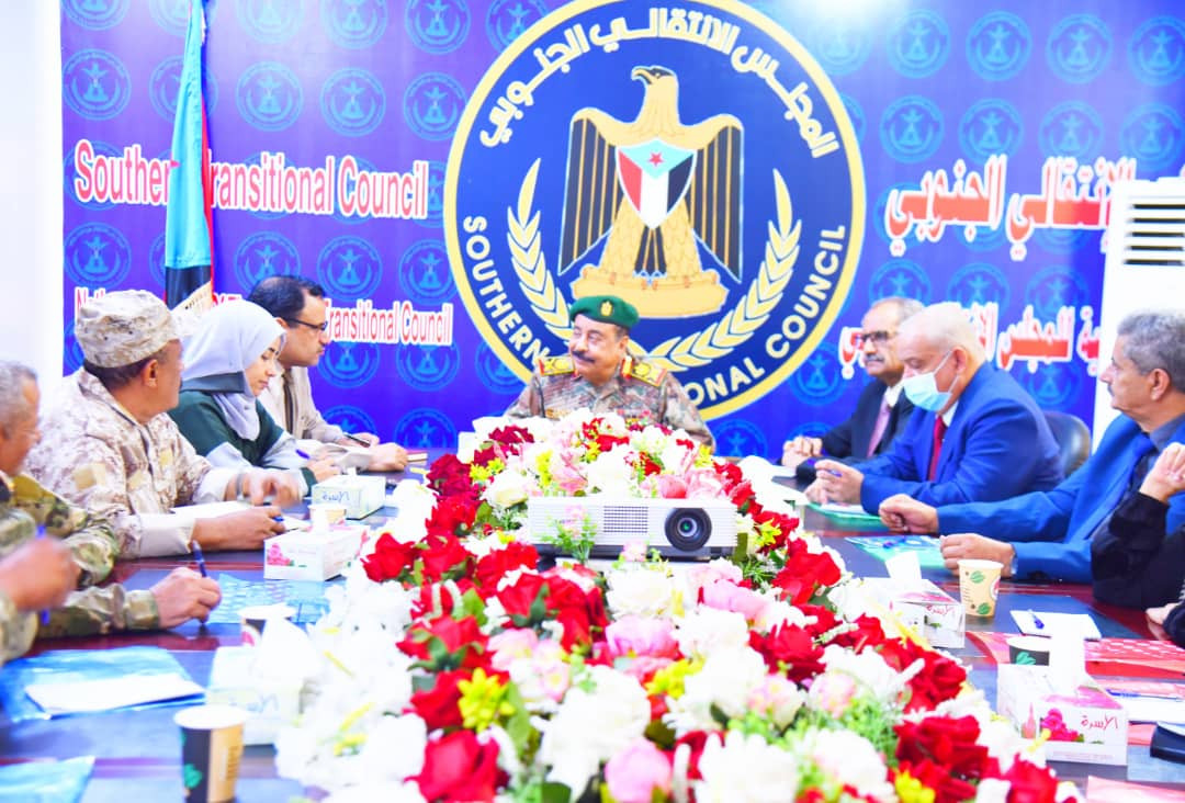 رئيس الأدارة الذاتية للجنوب . .  يدعو التحالف   للضغط على الشرعية لتنفيذ إتفاق الرياض