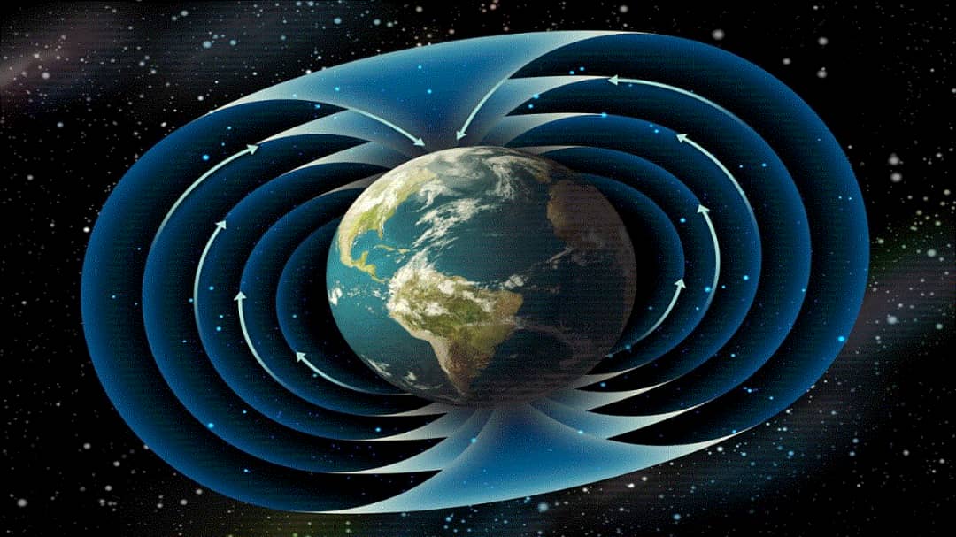 المجال المغناطيسي للأرض يتغير لحمايتنا وتثبيت الغلاف الجوي في مكانه