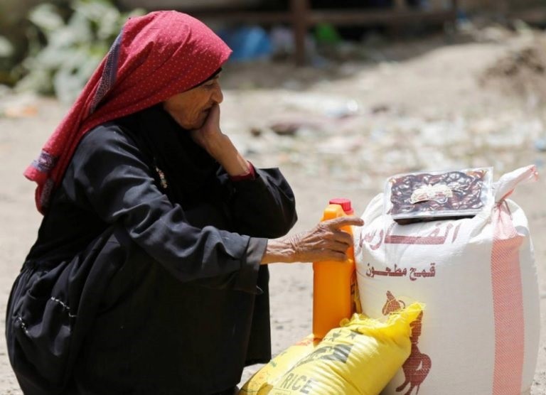 يمنية تشكو لمنظمة انسانية… بسبب الحرب نعيش على وجبة واحدة في اليوم !