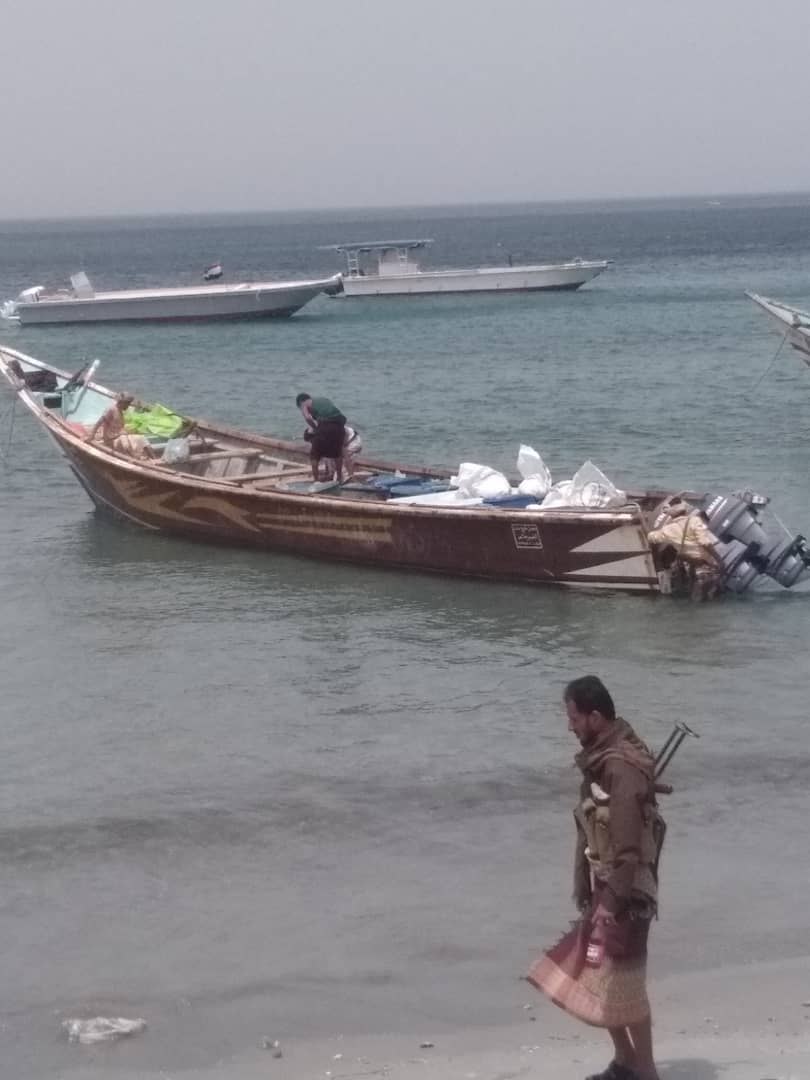 خفر السواحل يضبط قارباً على متنه كمية كبيرة من الذخائر في البحر الأحمر