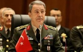 وزير الدفاع التركي يصل إلى عاصمة خليجية لحسم ملفات ملغومة في المنطقة
