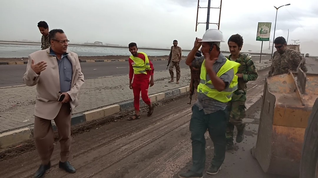 البري  يتفقد سير العمل في مشروع تأهيل الطريق البحري والشاجري يطلع على سير اعمال النظافة