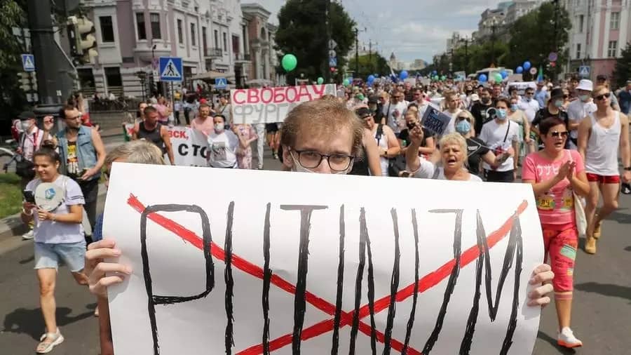 احتجاجات ضخمة مناهضة للكرملين وبوتين في خاباروفسك بأقصى شرق روسيا