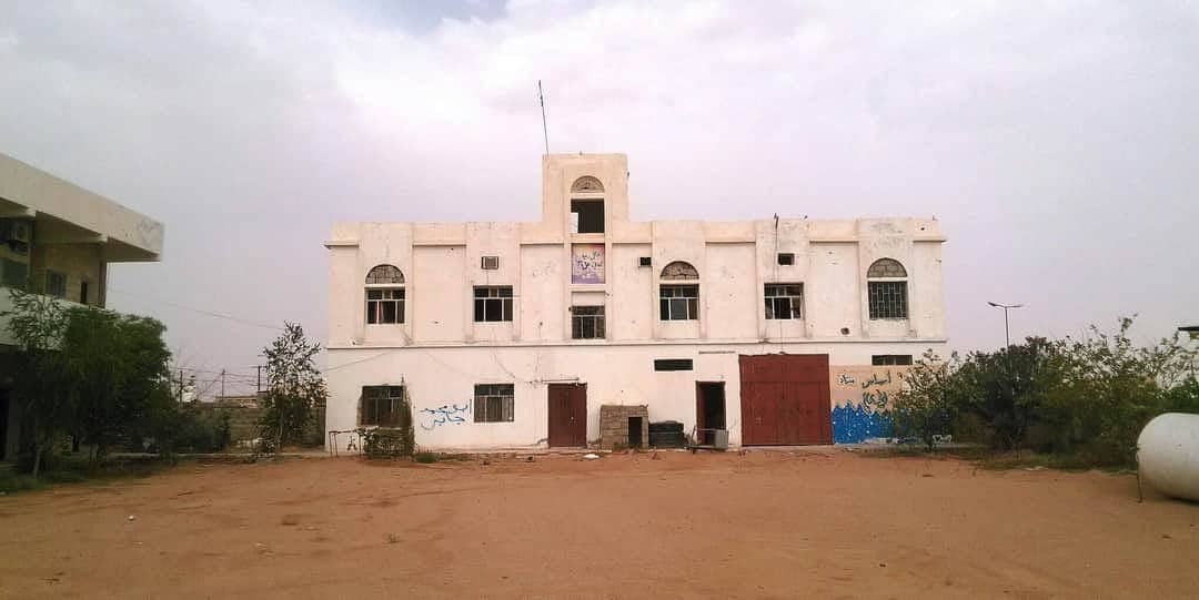 دعت الأمم المتحدة لحماية منشآت التعليم .. تربية الجوف تدين نهب مليشيات الحوثي لمكتبها
