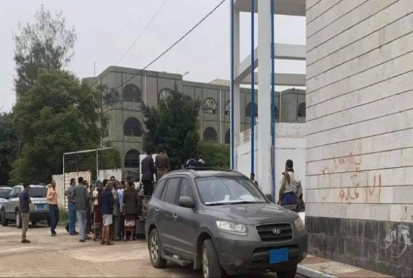 اغلاق مستشفى الثورة بإب عقب قيام القيادي الحوثي بالإعتداء على الطاقم الطبي