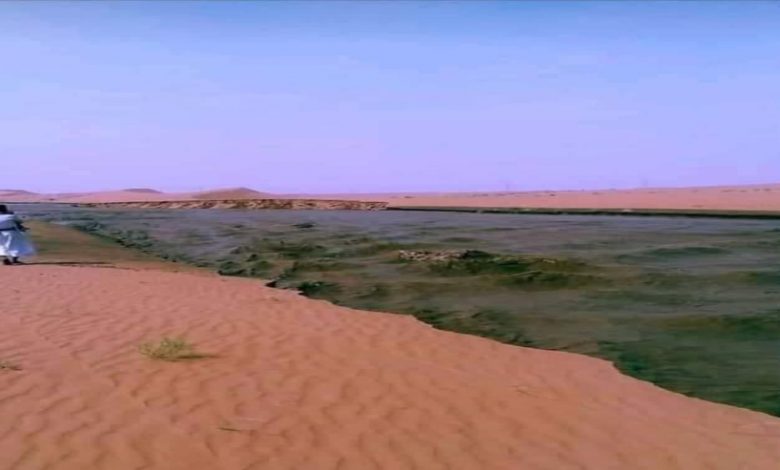 صورة مذهلة لنهر عظيم يشق صحراء في اليمن