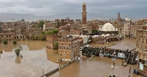شاهد : شوارع صنعاء بعد يوم ماطر وغزير