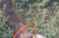 شاهد فيديو الانهيارات الصخرية في محافظة ريمة وغرق شاب في شبام كوكبان