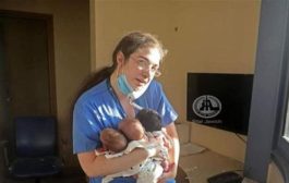 أبطال الأزمات.. ممرضة تحمل ثلاثة مواليد بعد انفجار بيروت