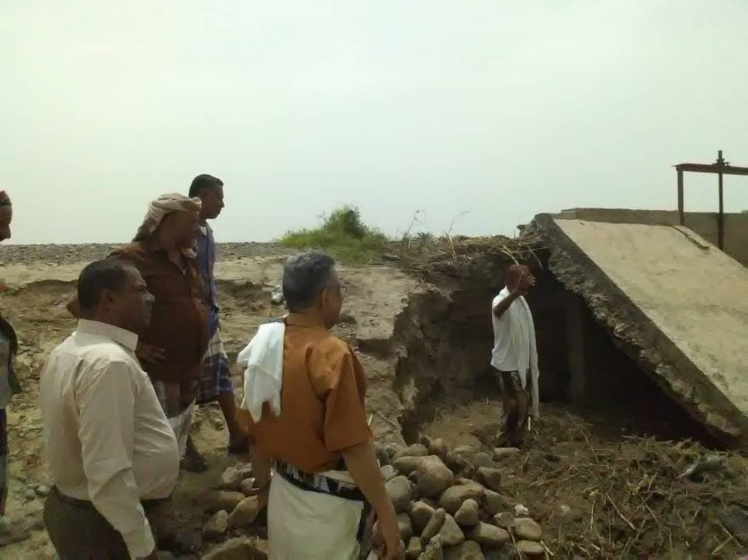 وكلاء وزارة الزراعة في لحج يتفقدون أضرار السيول بالمحافظة 
