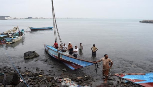 اتهامات لخفر السواحل بممارسة تعسفات ضد الصياديين