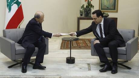 الرئيس اللبناني يقبل استقالة الحكومة ويطلب منها الاستمرار بتصريف الأعمال