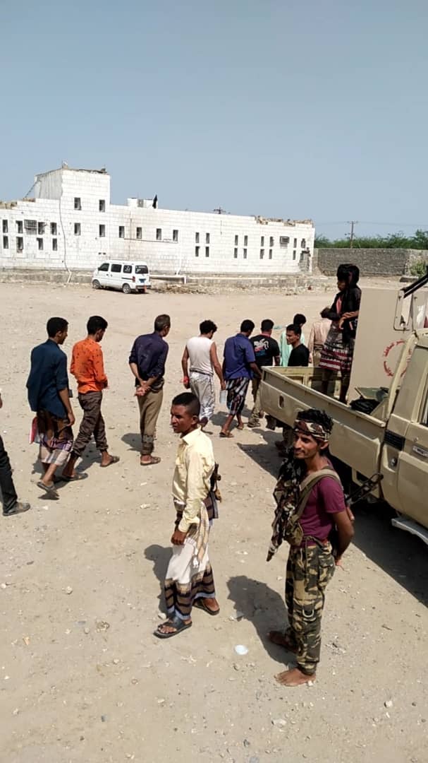 قوات اللواء العاشر صاعقة الجنوبي تقبض على 16 شخص قرب شقرة بأبين