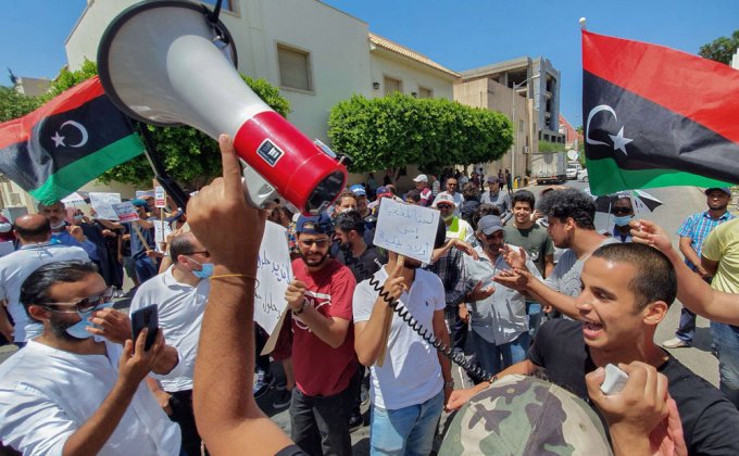 قمع الاحتجاجات يسقط شعارات حماية الديمقراطية والدولة المدنية في طرابلس