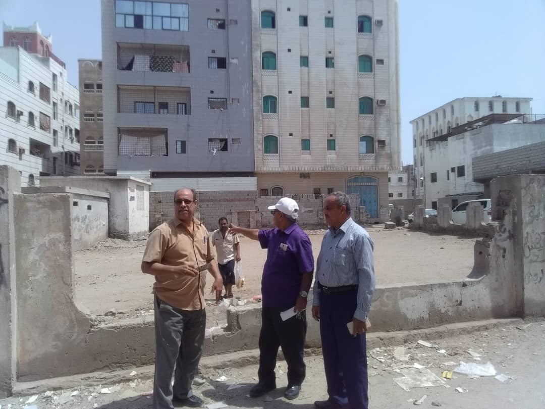 مدير عام نظافة وتحسين عدن يوجه بإعادة تأهيل عدد من الحدائق بمديرية المنصورة