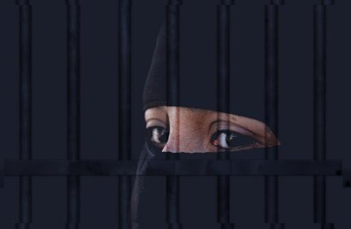 معتقلة سابقة تتحدث عن تجربة مريرة في سجون الحوثي السرية